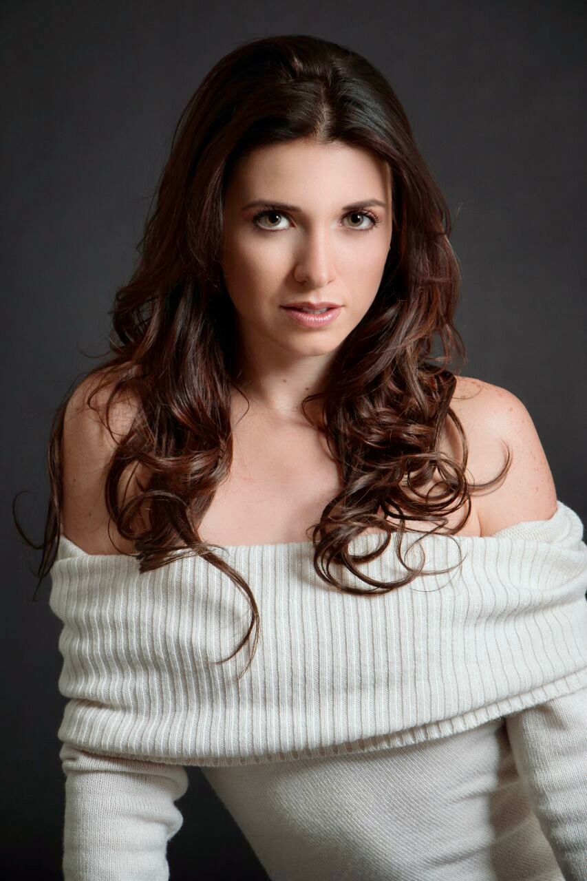 Shanik Hugues y la versatilidad de una artista